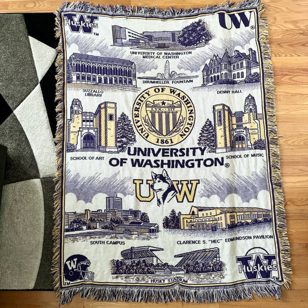 University Of Washington UW Seattle Vintage Woven Tapestry Blanket Knit Throw